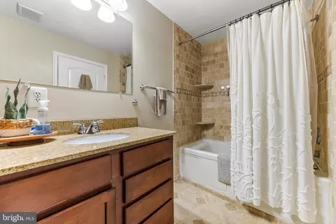 Bath - 1141 Scott St, Baltimore, MD 21230 photo 1 of 1