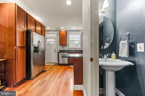 Entry Way - 1141 Scott St, Baltimore, MD 21230 photo 6 of 8