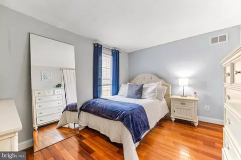 Bedroom - 1141 Scott St, Baltimore, MD 21230 photo 4 of 5