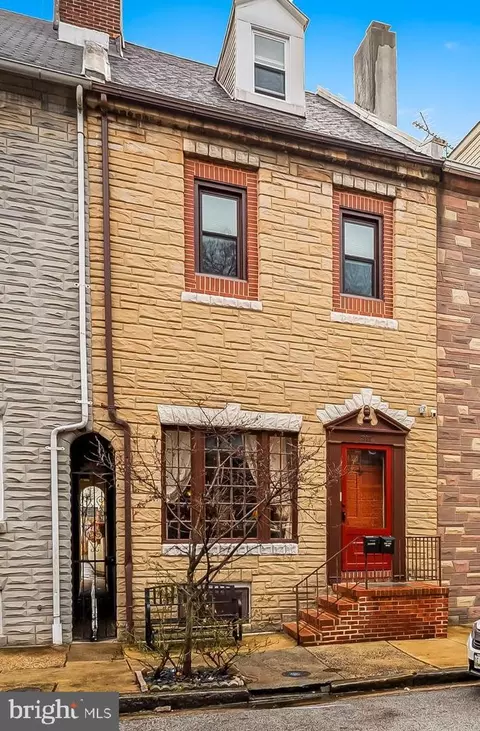 911 Stiles St, Baltimore, MD 21202 photo 2