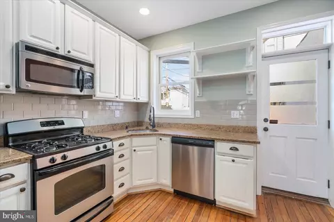 Kitchen - 2912 E Baltimore St, Baltimore, MD 21224 photo 3 of 3