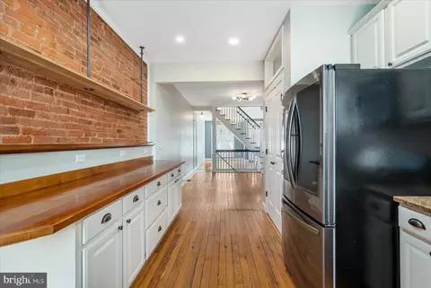 Entry Way - 2912 E Baltimore St, Baltimore, MD 21224 photo 2 of 3