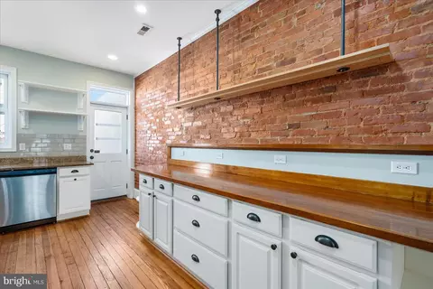 Kitchen - 2912 E Baltimore St, Baltimore, MD 21224 photo 2 of 3