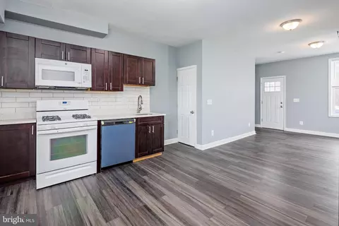 Entry Way - 2502 E Chase St, Baltimore, MD 21213 photo 2 of 4
