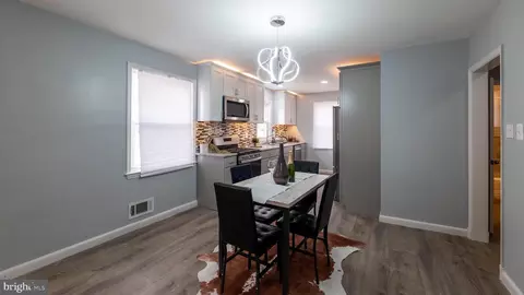 Entry Way - 3801 Cedarhurst Rd, Baltimore, MD 21206 photo 2 of 14