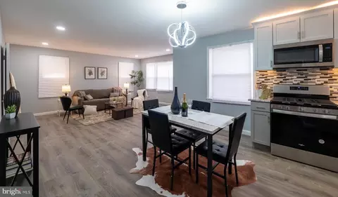 Entry Way - 3801 Cedarhurst Rd, Baltimore, MD 21206 photo 6 of 14