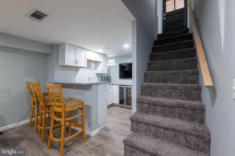 Entry Way - 3801 Cedarhurst Rd, Baltimore, MD 21206 photo 11 of 14