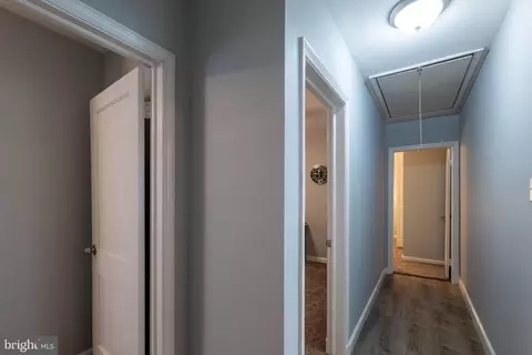 Entry Way - 3801 Cedarhurst Rd, Baltimore, MD 21206 photo 8 of 14