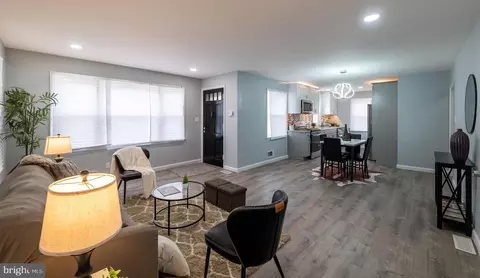 Entry Way - 3801 Cedarhurst Rd, Baltimore, MD 21206 photo 1 of 14