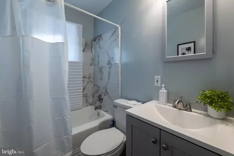 Bath - 3801 Cedarhurst Rd, Baltimore, MD 21206 photo 1 of 4
