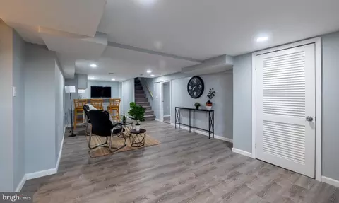 Entry Way - 3801 Cedarhurst Rd, Baltimore, MD 21206 photo 14 of 14