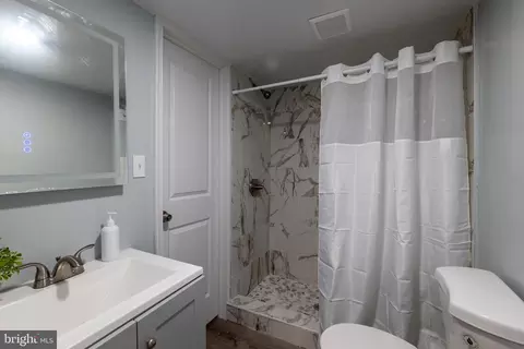 Bath - 3801 Cedarhurst Rd, Baltimore, MD 21206 photo 4 of 4
