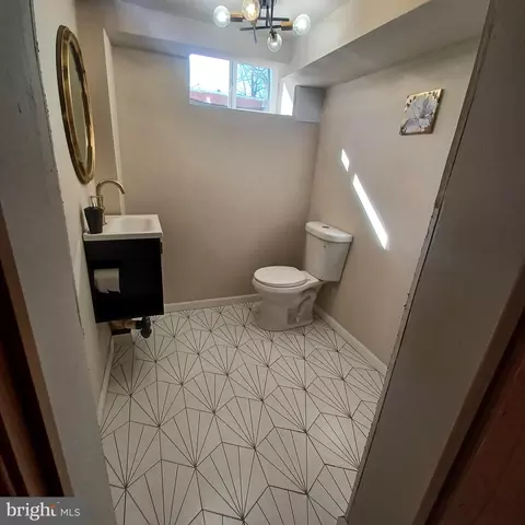 Bath - 5554 Elderon Ave, Baltimore, MD 21215 photo 2 of 2