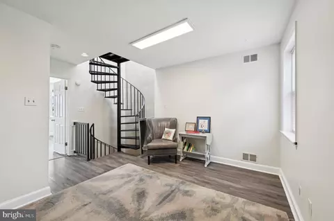 Entry Way - 780 Mchenry St, Baltimore, MD 21230 photo 4 of 9