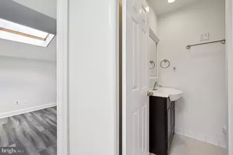 Entry Way - 780 Mchenry St, Baltimore, MD 21230 photo 6 of 9
