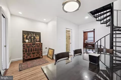 Dining - 780 Mchenry St, Baltimore, MD 21230 photo 3 of 4