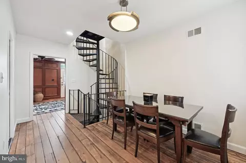 Dining - 780 Mchenry St, Baltimore, MD 21230 photo 2 of 4