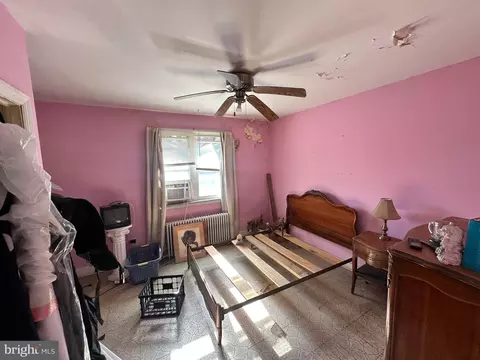Bedroom - 6 N Kossuth St, Baltimore, MD 21229 photo 1 of 6