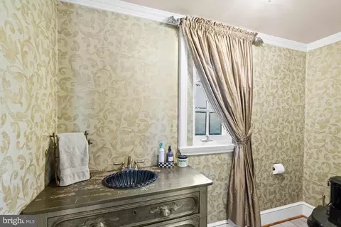 Bath - 7 Charlcote Pl, Baltimore, MD 21218 photo 1 of 7