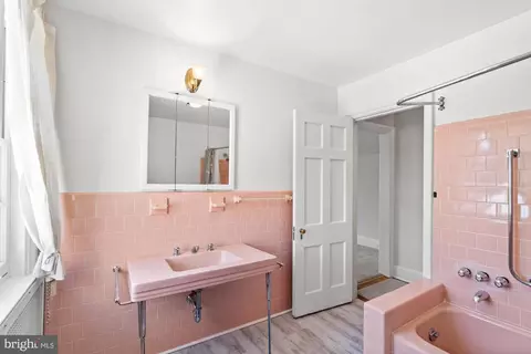 Bath - 7 Charlcote Pl, Baltimore, MD 21218 photo 5 of 7