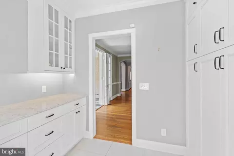 Entry Way - 7 Charlcote Pl, Baltimore, MD 21218 photo 10 of 18