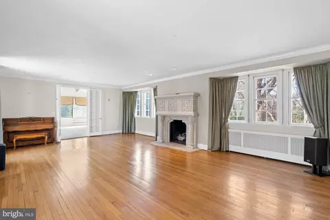 Living - 7 Charlcote Pl, Baltimore, MD 21218 photo 2 of 5