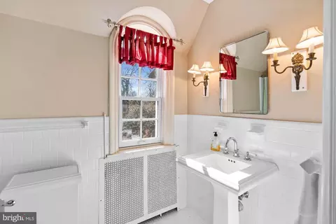 Bath - 7 Charlcote Pl, Baltimore, MD 21218 photo 6 of 7