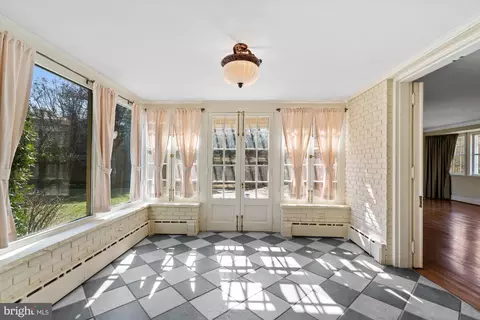 Entry Way - 7 Charlcote Pl, Baltimore, MD 21218 photo 7 of 18