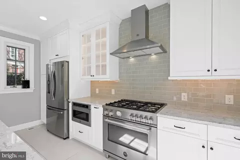 Kitchen - 7 Charlcote Pl, Baltimore, MD 21218 photo 5 of 6