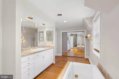 Entry Way - 7 Charlcote Pl, Baltimore, MD 21218 photo 16 of 18