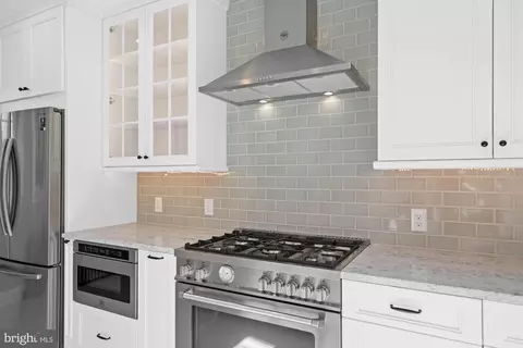 Kitchen - 7 Charlcote Pl, Baltimore, MD 21218 photo 6 of 6
