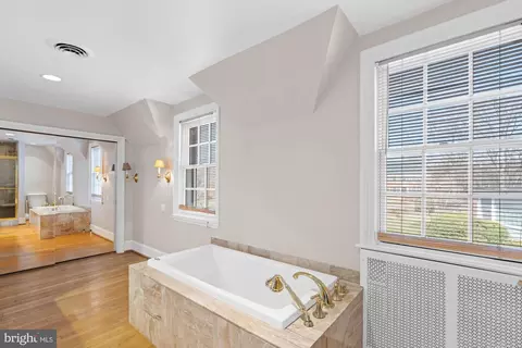 Bath - 7 Charlcote Pl, Baltimore, MD 21218 photo 2 of 7