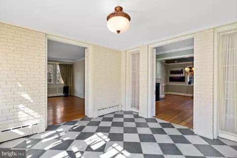 Entry Way - 7 Charlcote Pl, Baltimore, MD 21218 photo 8 of 18
