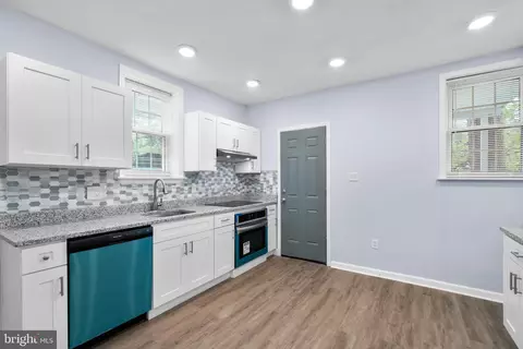 Entry Way - 147 S Morley St, Baltimore, MD 21229 photo 5 of 9