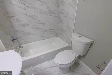 Bath - 5208 Ivanhoe Ave, Baltimore, MD 21212 photo 4 of 4
