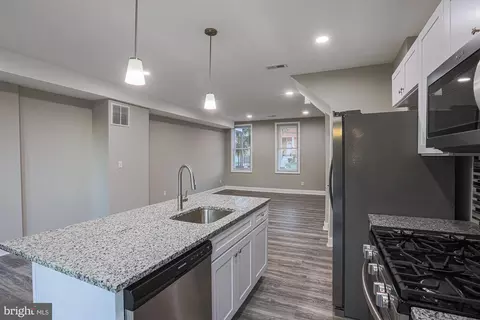 Entry Way - 5208 Ivanhoe Ave, Baltimore, MD 21212 photo 3 of 5