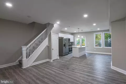 Entry Way - 5208 Ivanhoe Ave, Baltimore, MD 21212 photo 2 of 5
