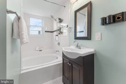 Bath - 1713 E Lafayette Ave, Baltimore, MD 21213 photo 2 of 3