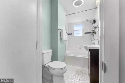 Bath - 1713 E Lafayette Ave, Baltimore, MD 21213 photo 1 of 3
