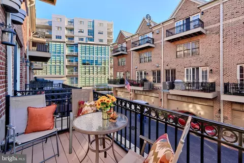 Exterior - 2607 Lighthouse Ln, Baltimore, MD 21224 photo 6 of 7