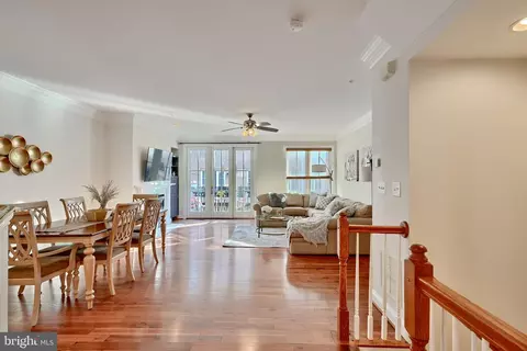 Entry Way - 2607 Lighthouse Ln, Baltimore, MD 21224 photo 2 of 3