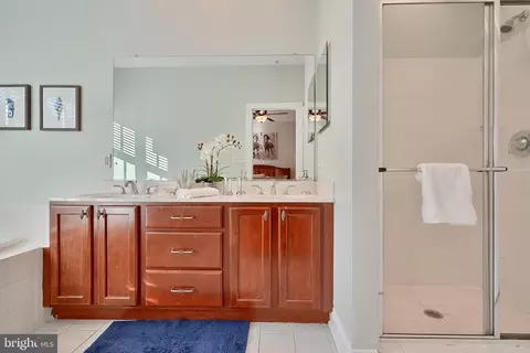 Bath - 2607 Lighthouse Ln, Baltimore, MD 21224 photo 4 of 7