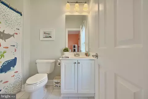 Bath - 2607 Lighthouse Ln, Baltimore, MD 21224 photo 1 of 7