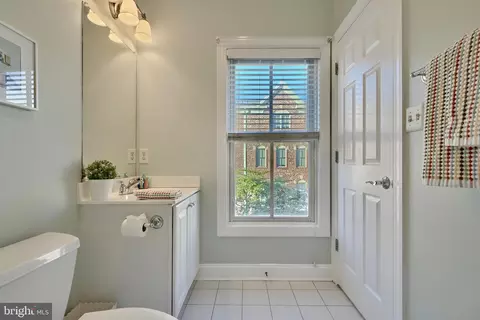 Bath - 2607 Lighthouse Ln, Baltimore, MD 21224 photo 3 of 7