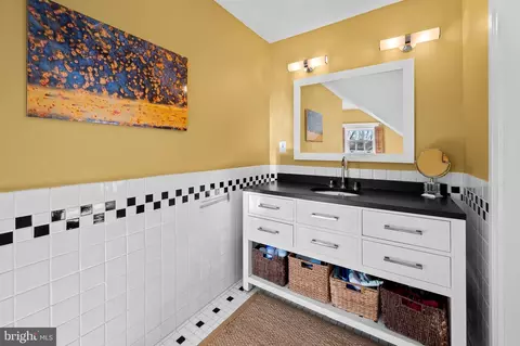 Bath - 21 Merrymount Rd, Baltimore, MD 21210 photo 2 of 4