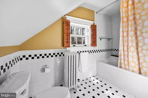 Bath - 21 Merrymount Rd, Baltimore, MD 21210 photo 3 of 4