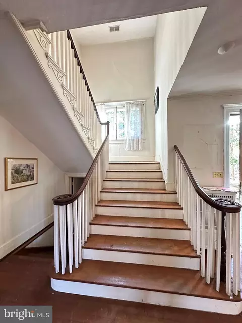Entry Way - 112 Elmhurst Rd, Baltimore, MD 21210 photo 2 of 3