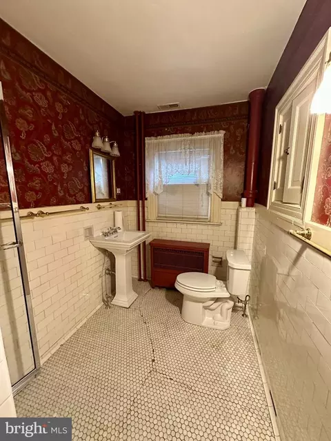 Bath - 112 Elmhurst Rd, Baltimore, MD 21210 photo 2 of 4