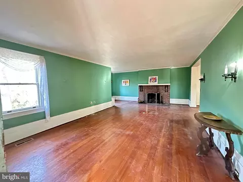 Living - 112 Elmhurst Rd, Baltimore, MD 21210 photo 1 of 3