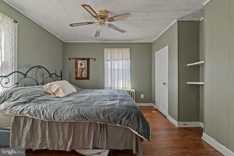Bedroom - 5937 Falls Rd, Baltimore, MD 21209 photo 5 of 6